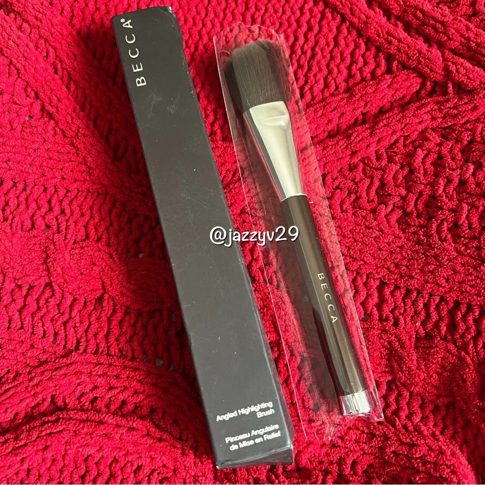 BECCA Angled Highlighting Brush